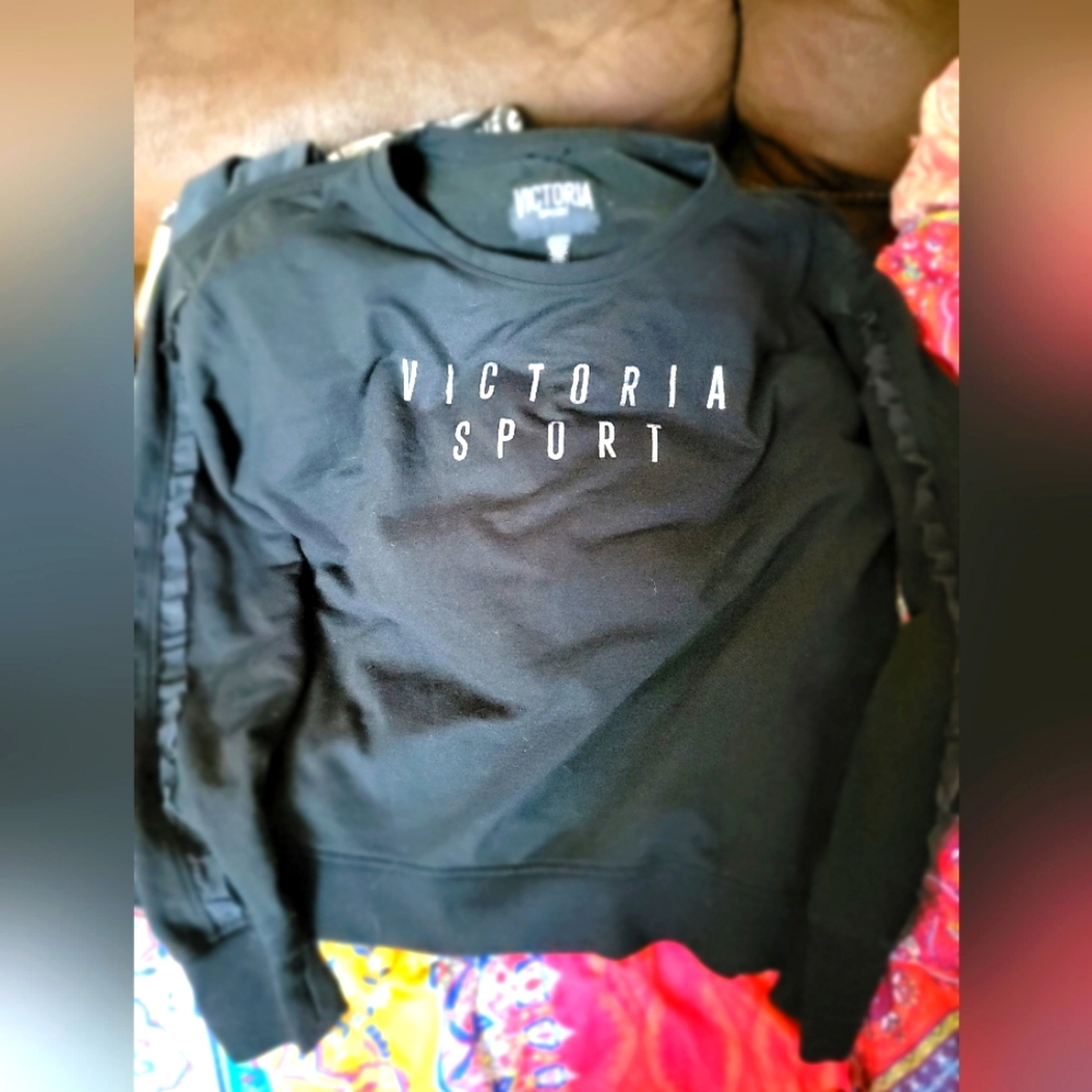 Victoria's Secret Sport Ruffled sleeved Sweatshirt 😍